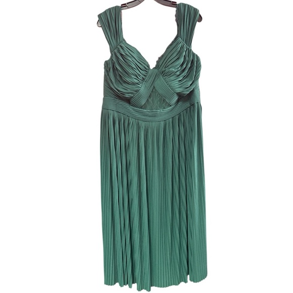 NWT ASOS Green Ruched Sweetheart Midi Dress - Picture 1 of 5